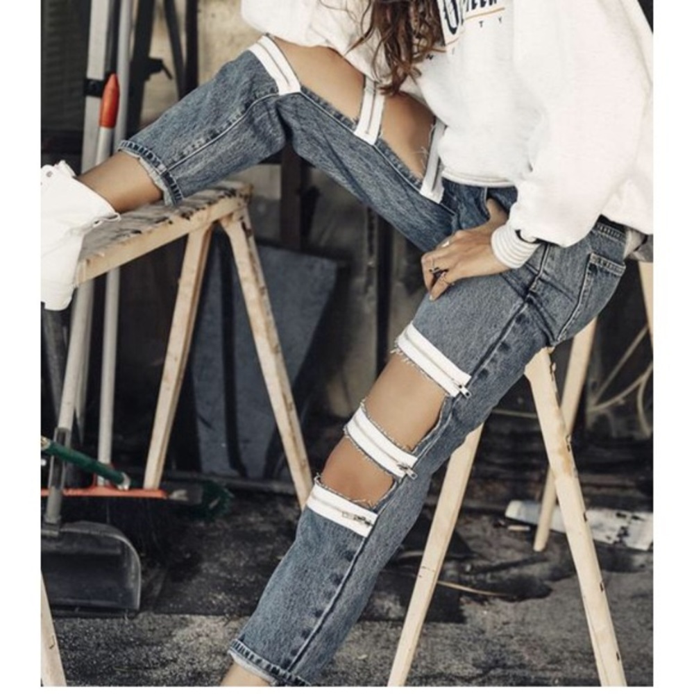 ⭐️NWT⭐️ CARMAR Exposed zippier boyfriend jeans